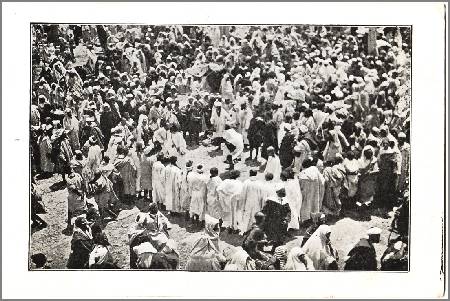/images/imgs/africa/morocco/tangier-0013.jpg - Crowd scene