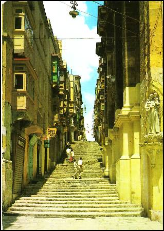 /images/imgs/europe/malta/valletta-0002.jpg - St John's Street, Valletta