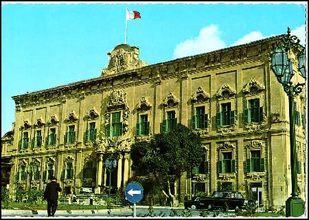 /images/imgs/europe/malta/valletta-0010.jpg - Facade of Auberdge de Castille, Valletta