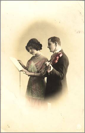 /images/imgs/greetings/st-valentine/valentine-0011.jpg - Young lovers with violin 1915