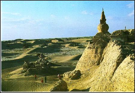 /images/imgs/asia/china/china-0011.jpg - Huts in the desert