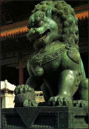 /images/imgs/asia/china/forbidden-city-0007.jpg - Imperial Guardian Lion