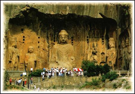 /images/imgs/asia/china/henan-0001.jpg - Giant Buddhist statues