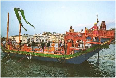 /images/imgs/asia/india/udaipur-0001.jpg - Gangour Boat