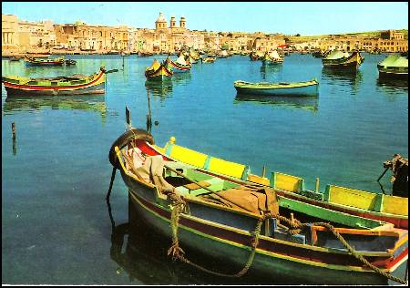 /images/imgs/europe/malta/marsaxlokk-0001.jpg - Boats in Marsaxlokk harbour