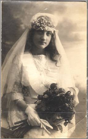 /images/imgs/greetings/st-valentine/valentine-0016.jpg - Bride on Wedding Day