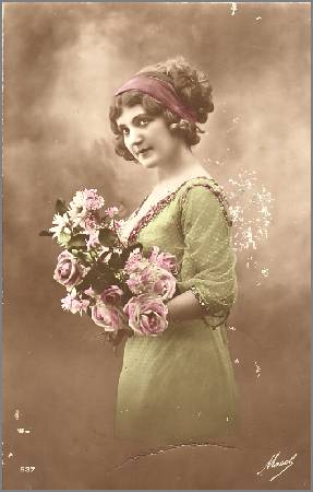 /images/imgs/greetings/st-valentine/valentine-0027.jpg - Lady in green with flowers 1908